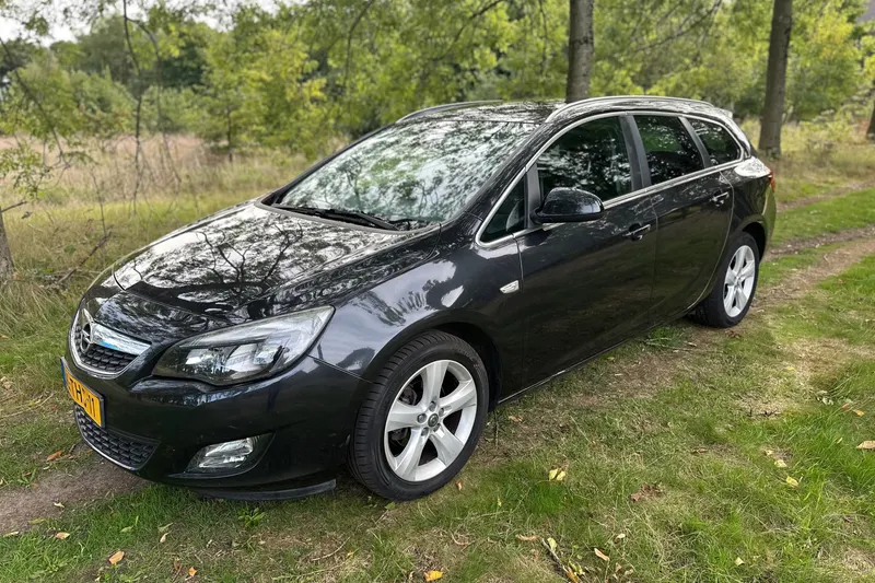 Opel Astra (2012)