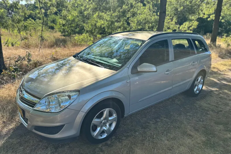 Opel Astra (2008)