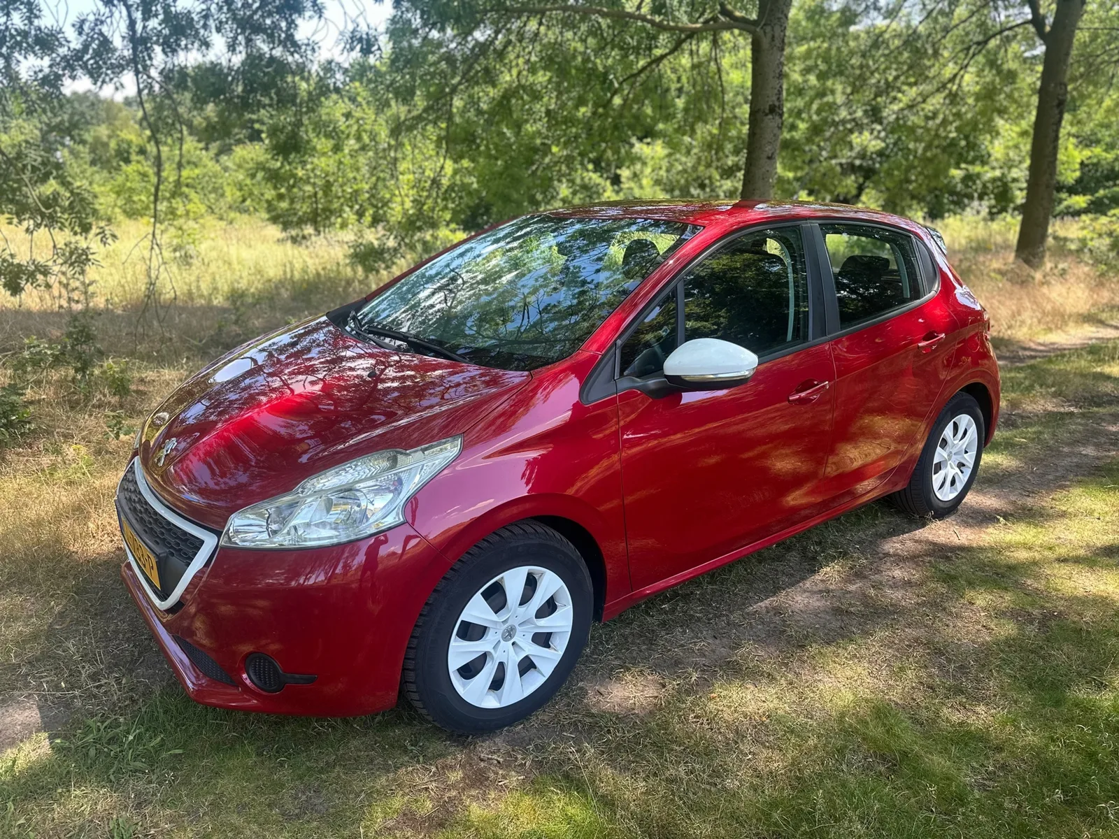 Peugeot 208 (2015) — foto 1