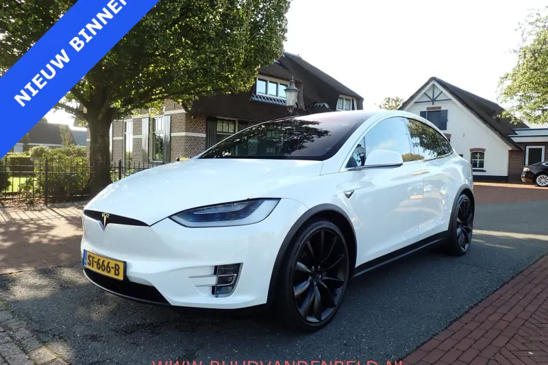 Tesla Model X (2018)