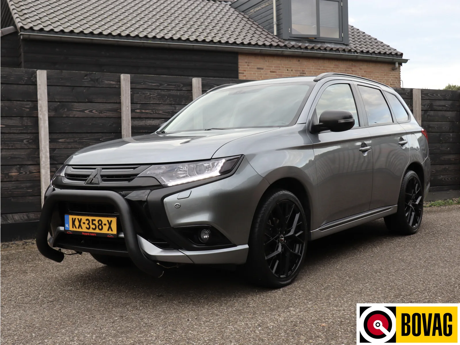 Mitsubishi Outlander (2016) — foto 1
