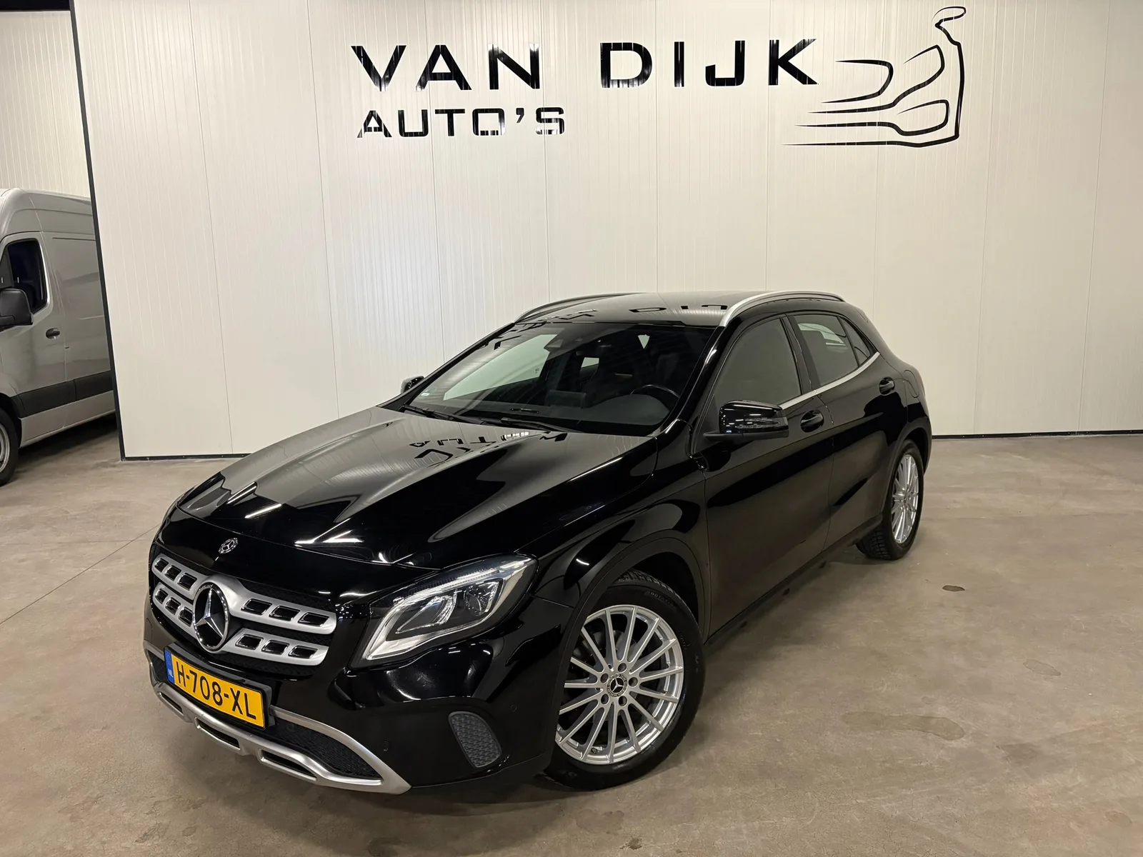 Mercedes-Benz GLA (2017) — foto 1