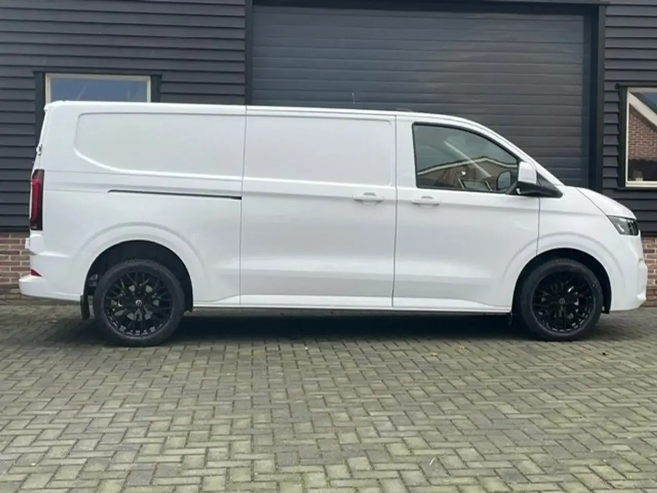 Volkswagen T7 Transporter (2024) — foto 1