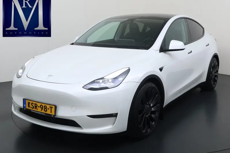 Tesla Model Y (2024)
