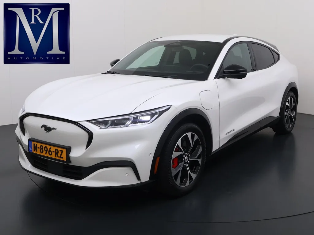 Ford Mustang Mach-E (2021) — foto 1