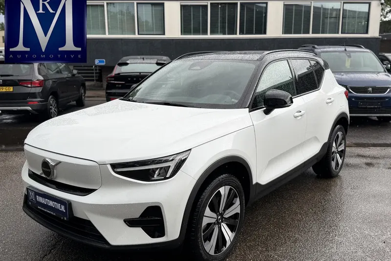 Volvo XC40 (2023)