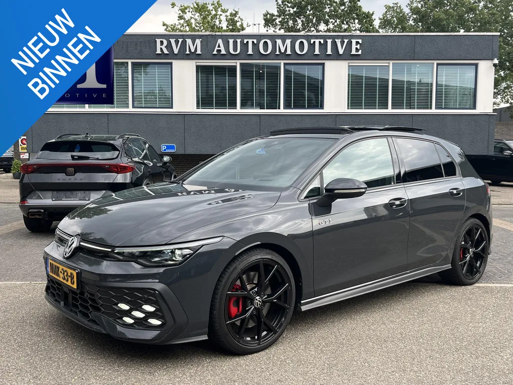 Volkswagen Golf (2024) — foto 1