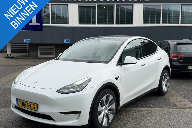 Tesla Model Y (2023)