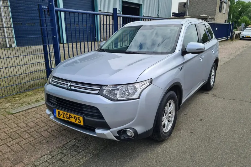 Mitsubishi Outlander (2015)