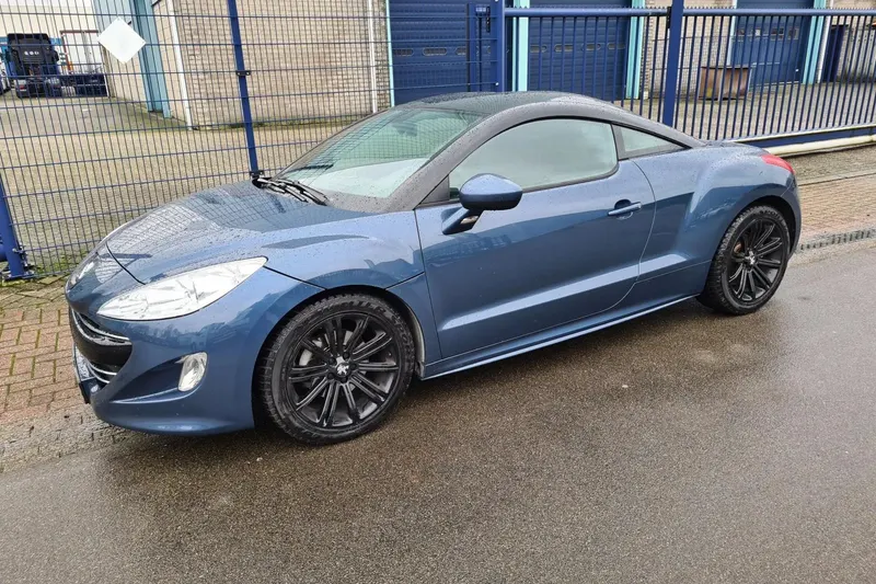 Peugeot RCZ (2010)