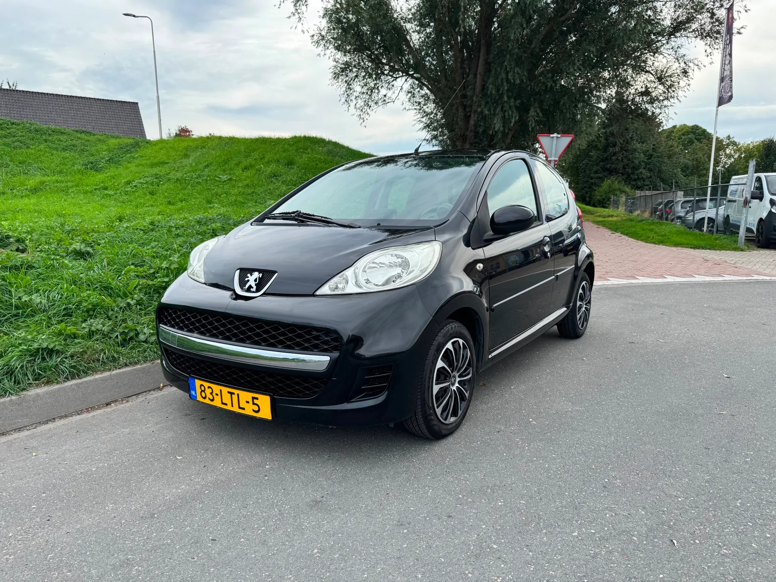 Peugeot 107 (2010) — foto 1