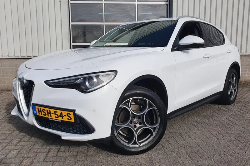 Alfa Romeo Stelvio (2018)