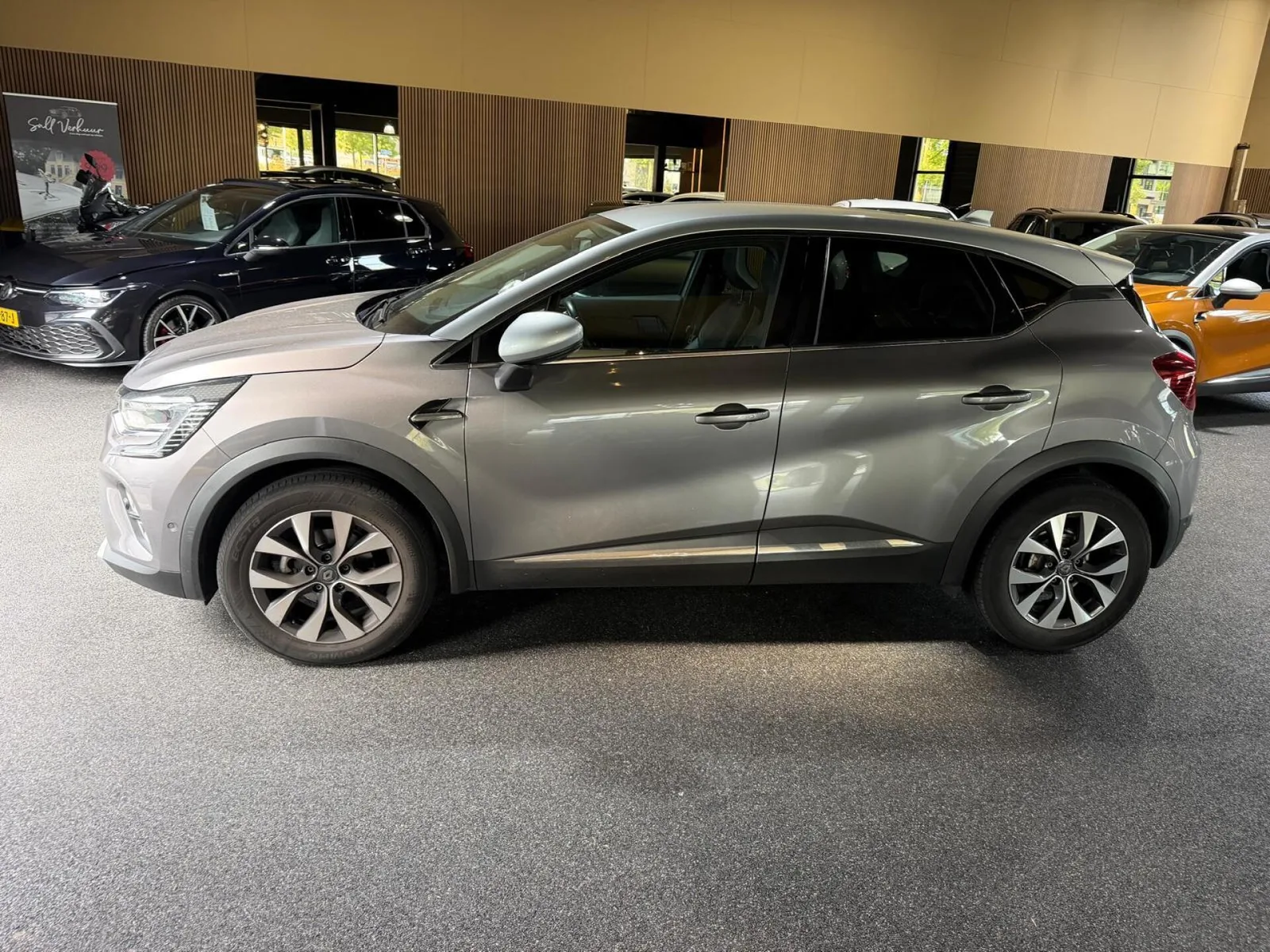 Renault Captur (2020) — foto 1