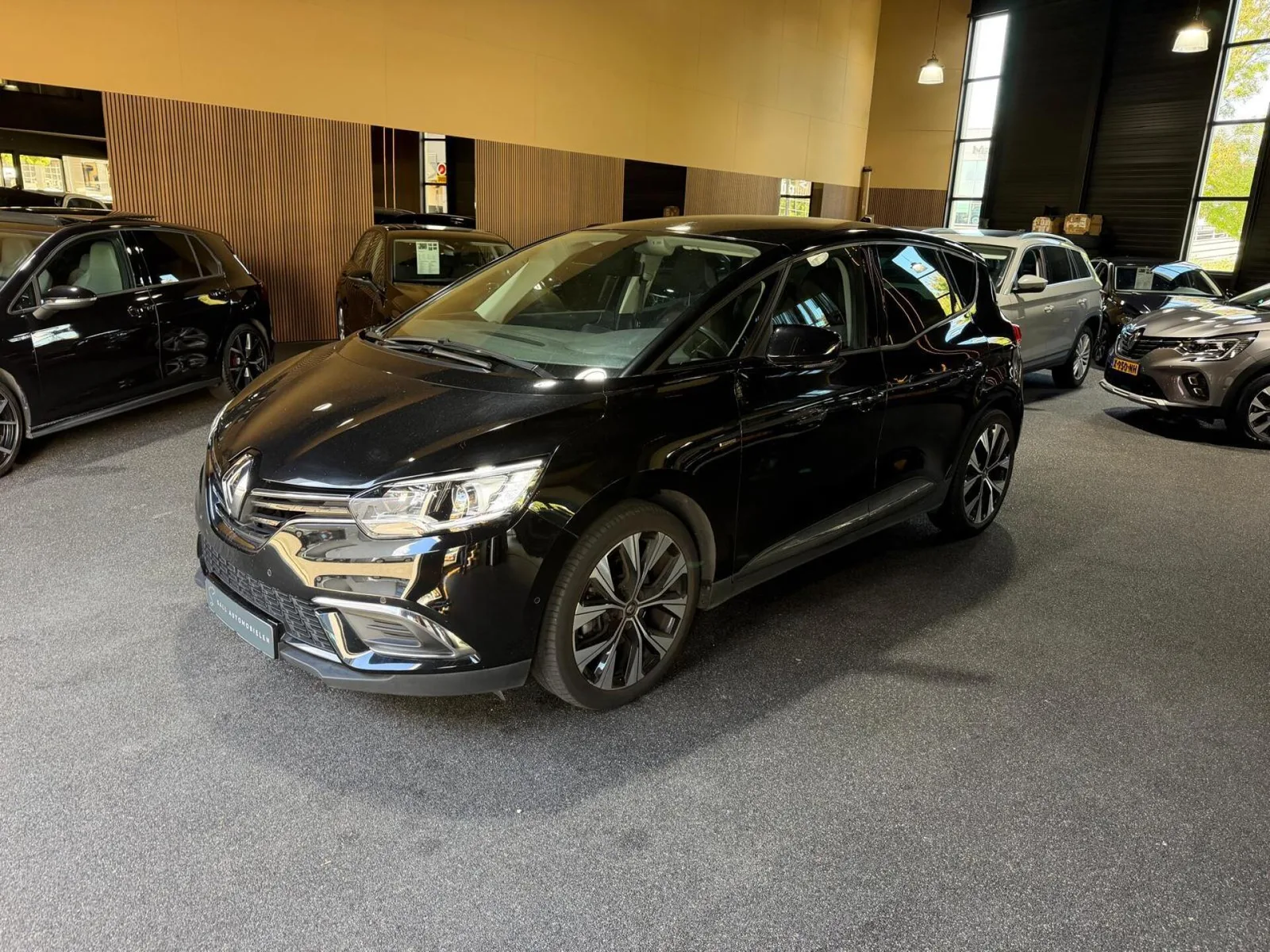 Renault Scénic (2022) — foto 1