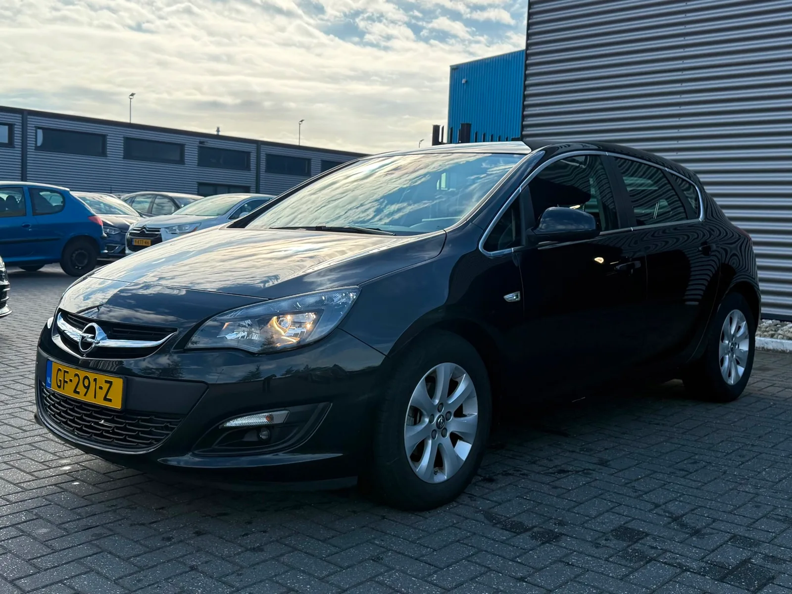 Opel Astra (2015) — foto 1