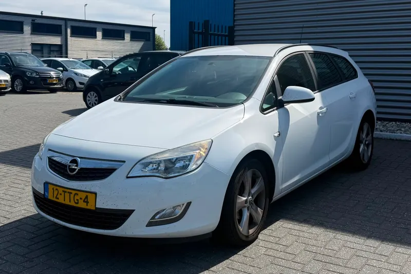 Opel Astra (2012)