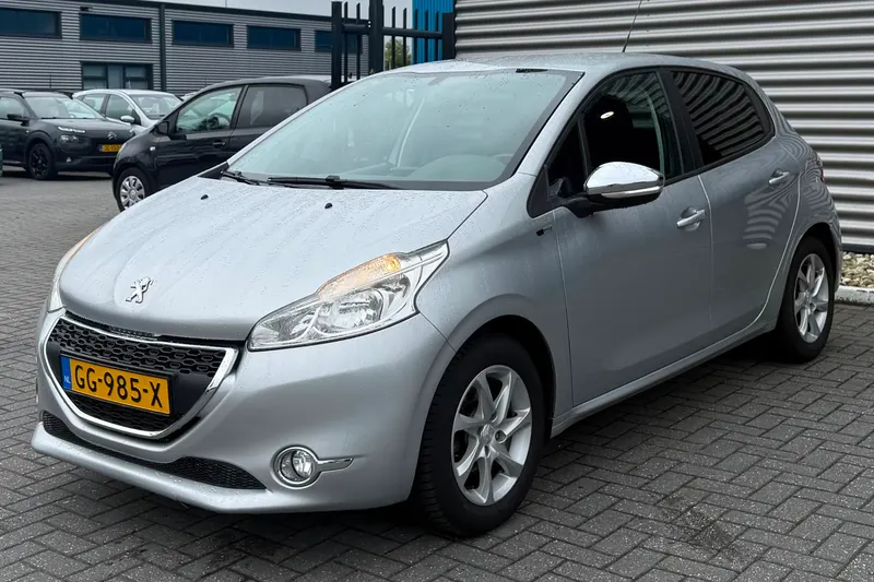 Peugeot 208 (2015)