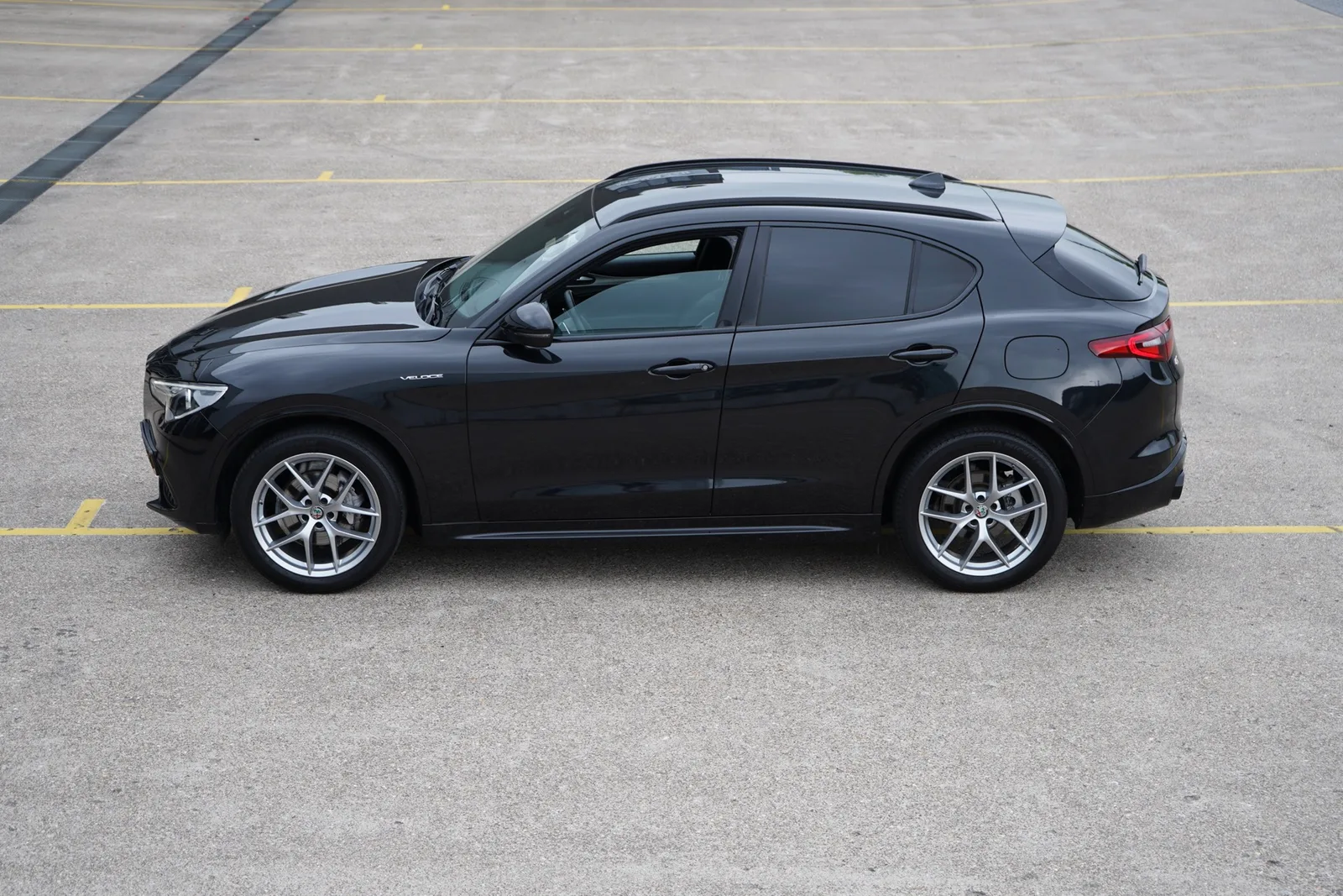 Alfa Romeo Stelvio (2022) — foto 1
