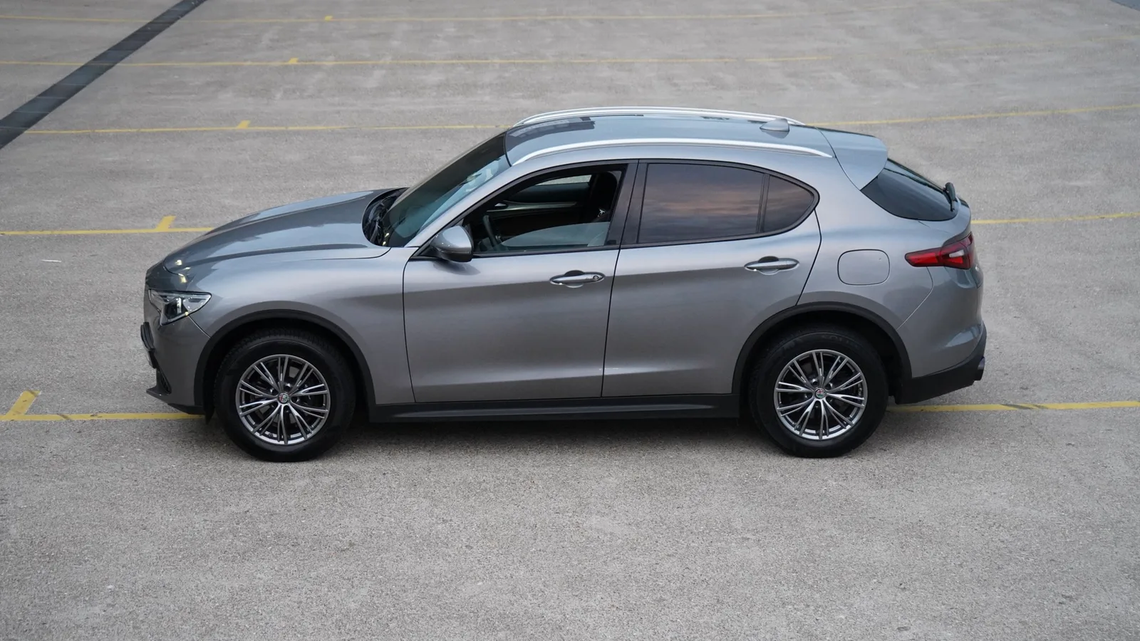 Alfa Romeo Stelvio (2018) — foto 1