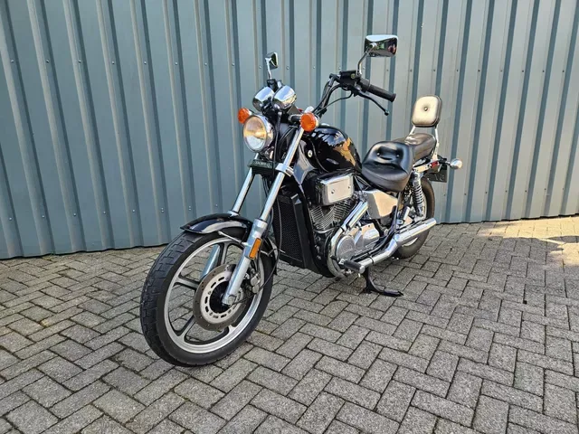 Honda VT 700C Shadow (1987) — foto 1
