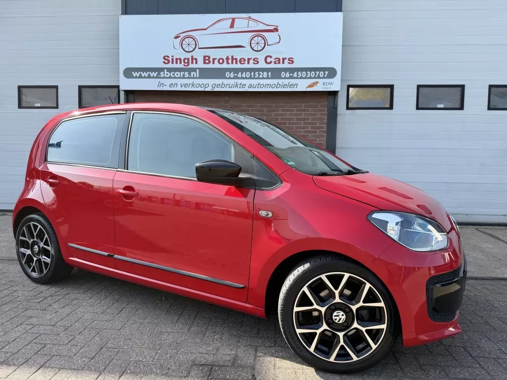 Volkswagen Up! (2015) — foto 1