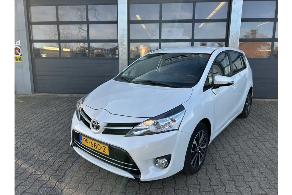 Toyota Verso (2017) — foto 1