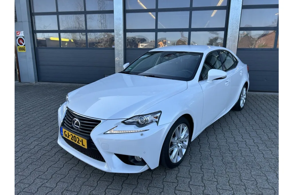 Lexus IS (2014) — foto 1