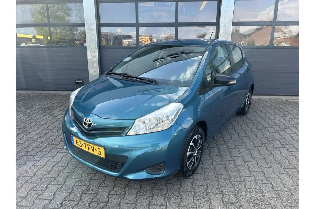 Toyota Yaris (2012) — foto 1