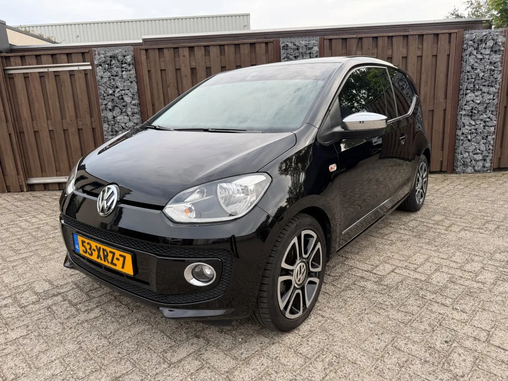 Volkswagen Up! (2012) — foto 1