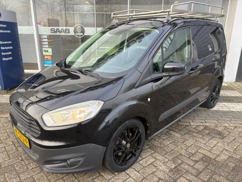 Ford Transit Courier (2014) — foto 1