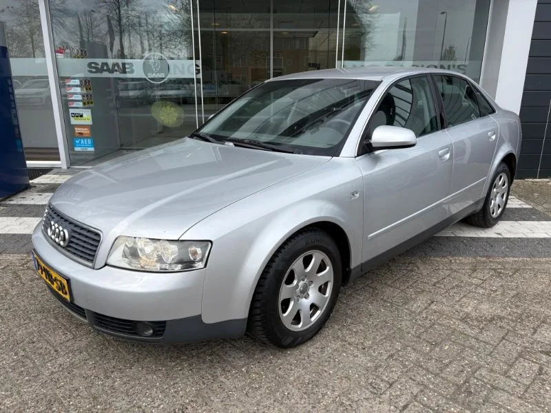 Audi A4 (2001) — foto 1