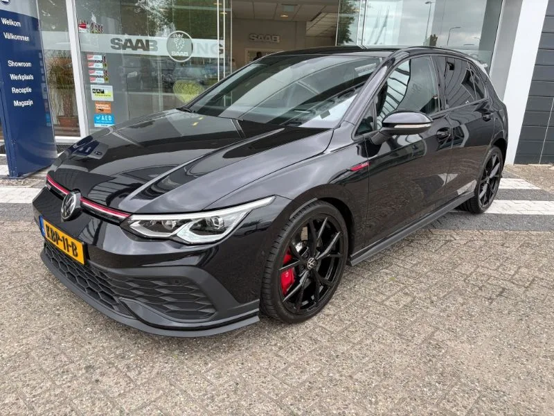 Volkswagen Golf (2024) — foto 1