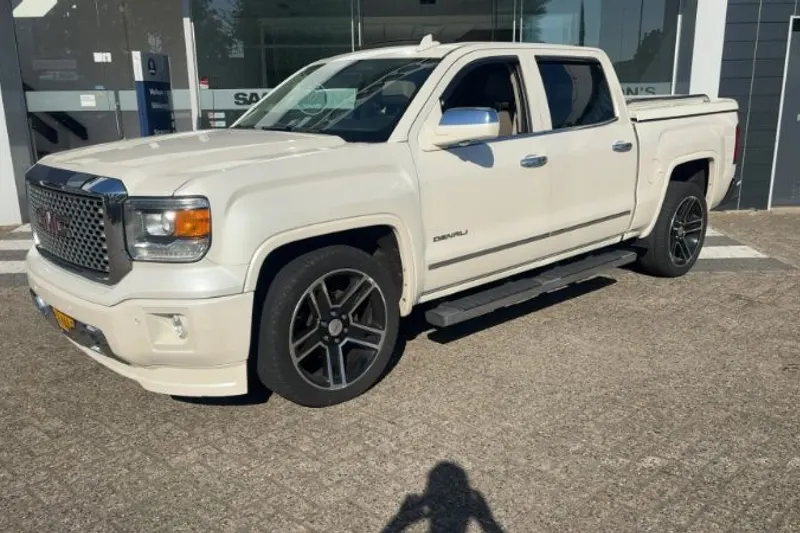 GMC Sierra Denali (2015)