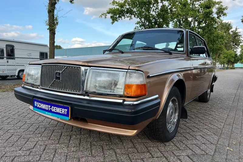 Volvo 264 (1982)