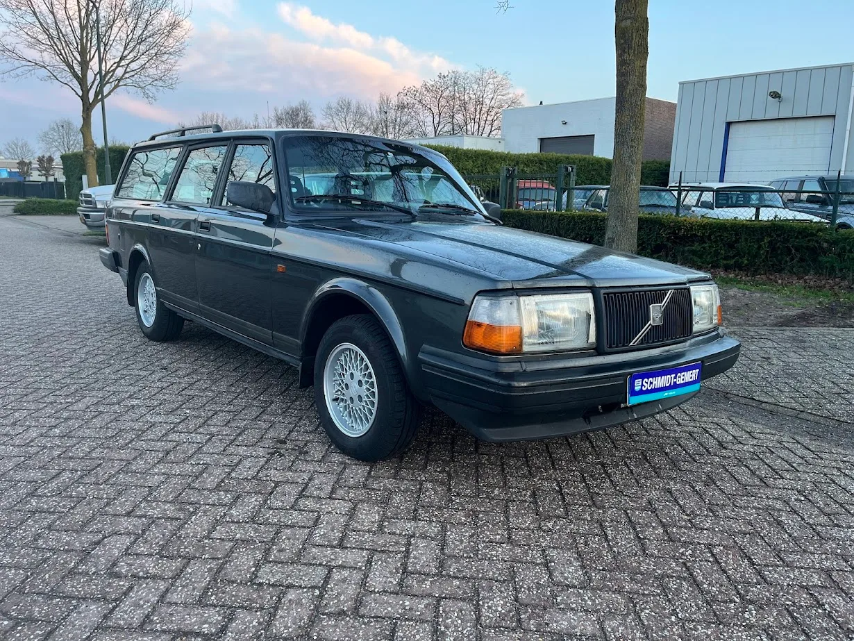 Volvo 240 (1993) — foto 1