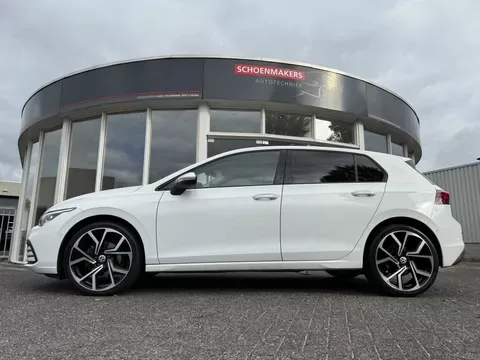 Volkswagen Golf (2021) — foto 1