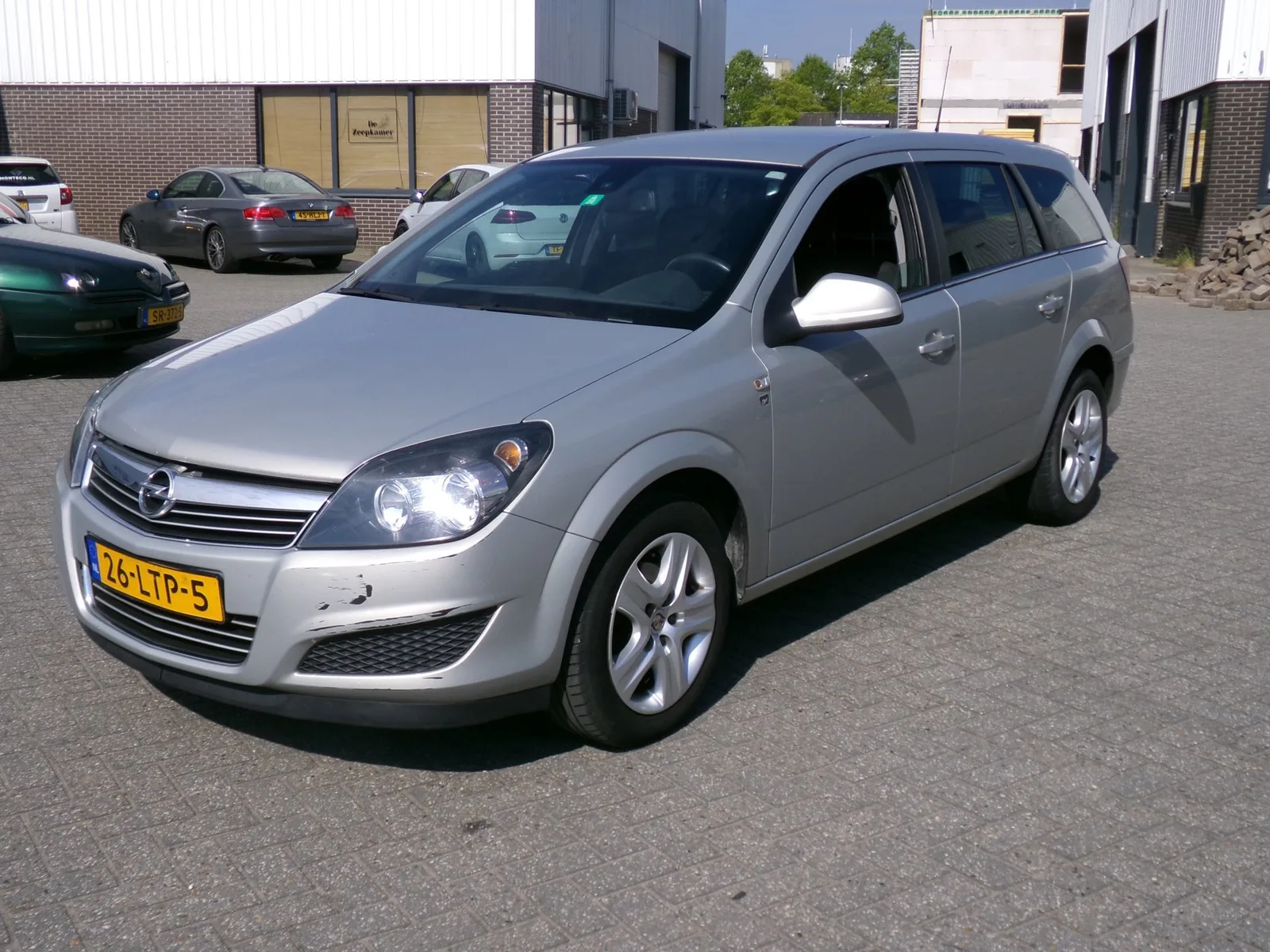 Opel Astra (2010) — foto 1