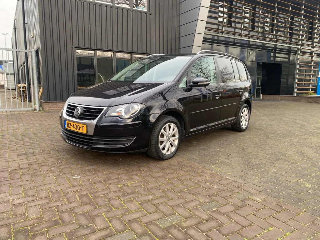 Volkswagen Touran (2009) — foto 1