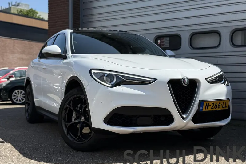 Alfa Romeo Stelvio (2017)