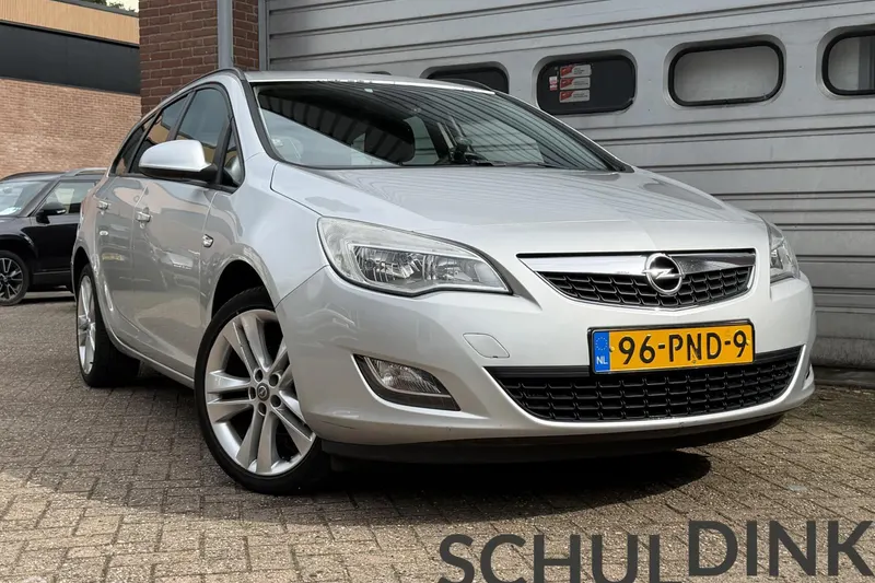 Opel Astra (2011)