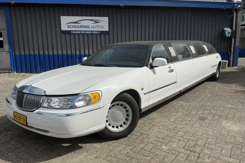 Lincoln Town Car (2000)