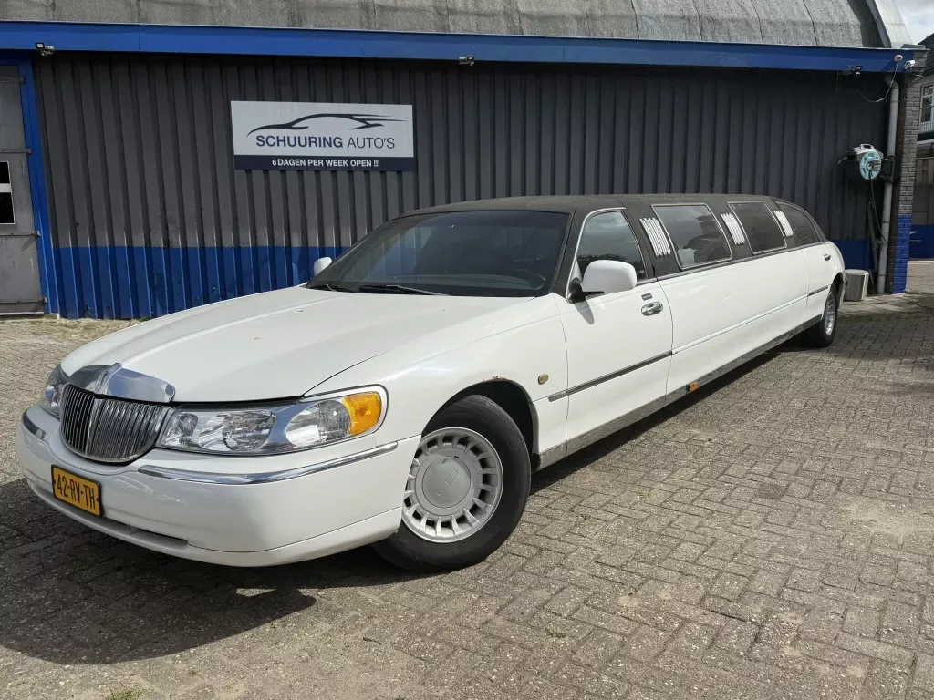 Lincoln Town Car (2000) — foto 1
