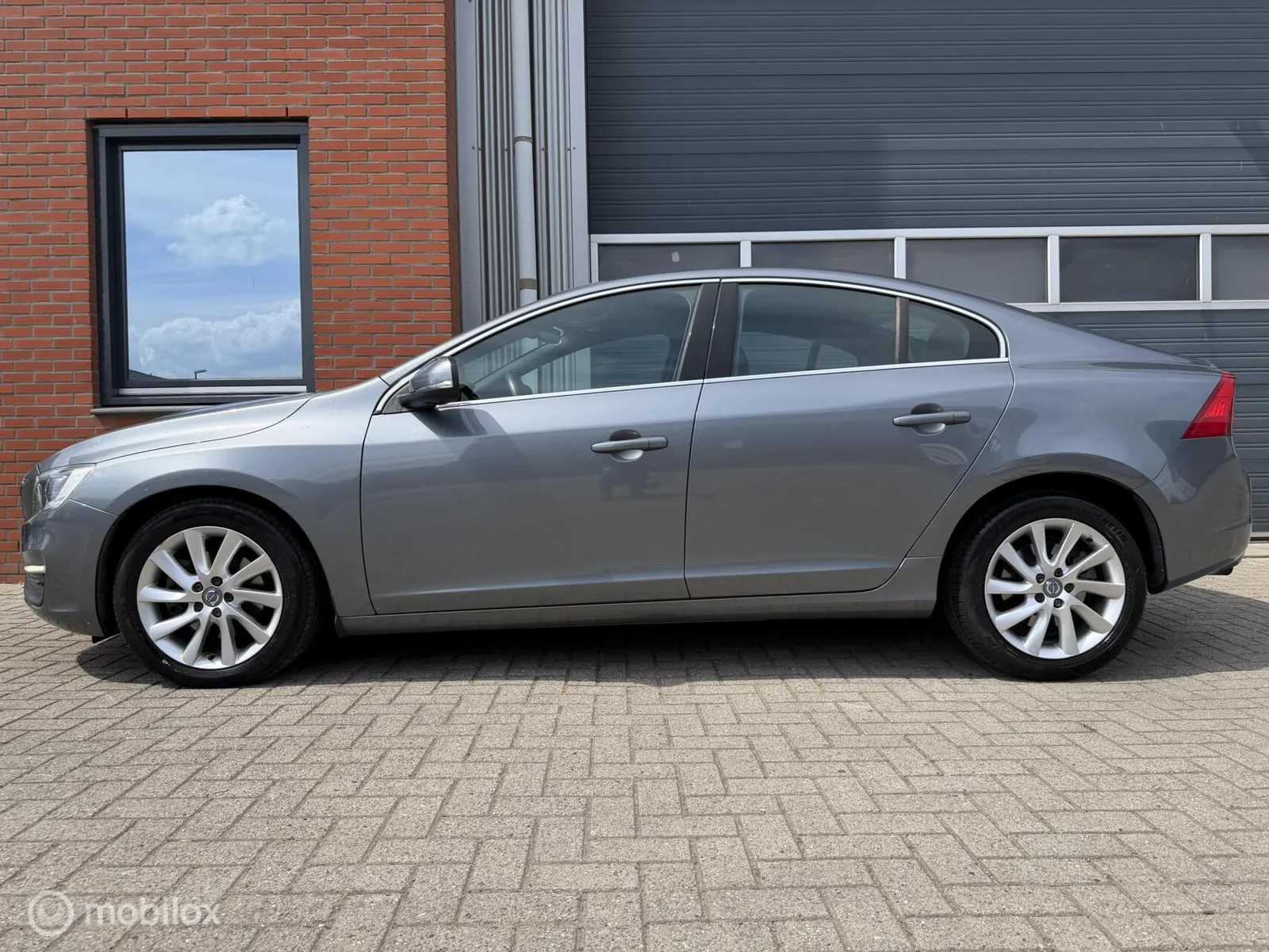 Volvo S60 (2015) — foto 1