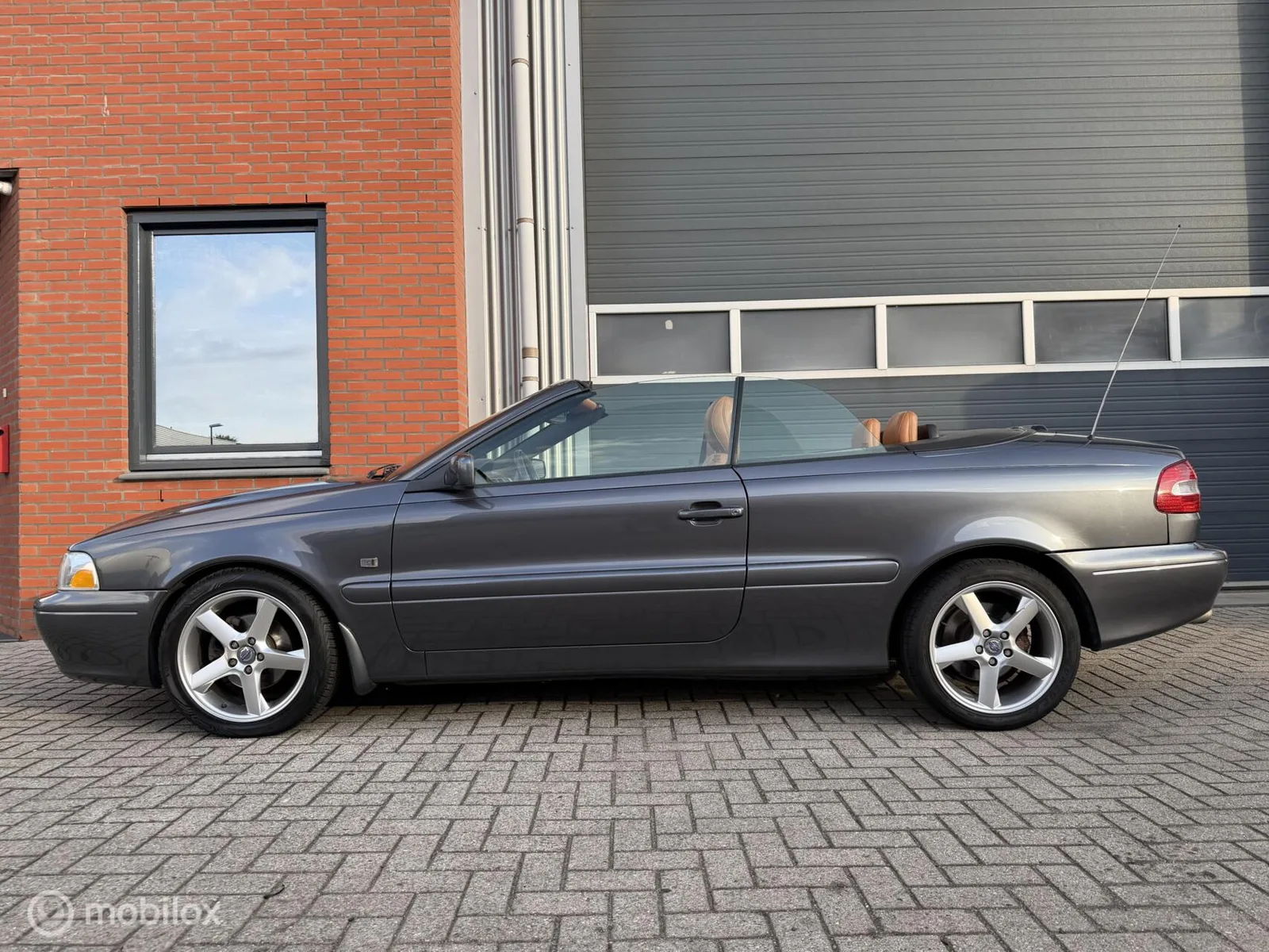 Volvo C70 (2004) — foto 1