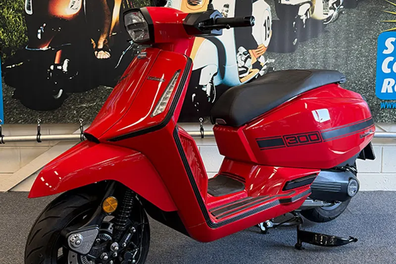 Lambretta X Series X300 SR RED Euro 5 300 Motorscooter (0)