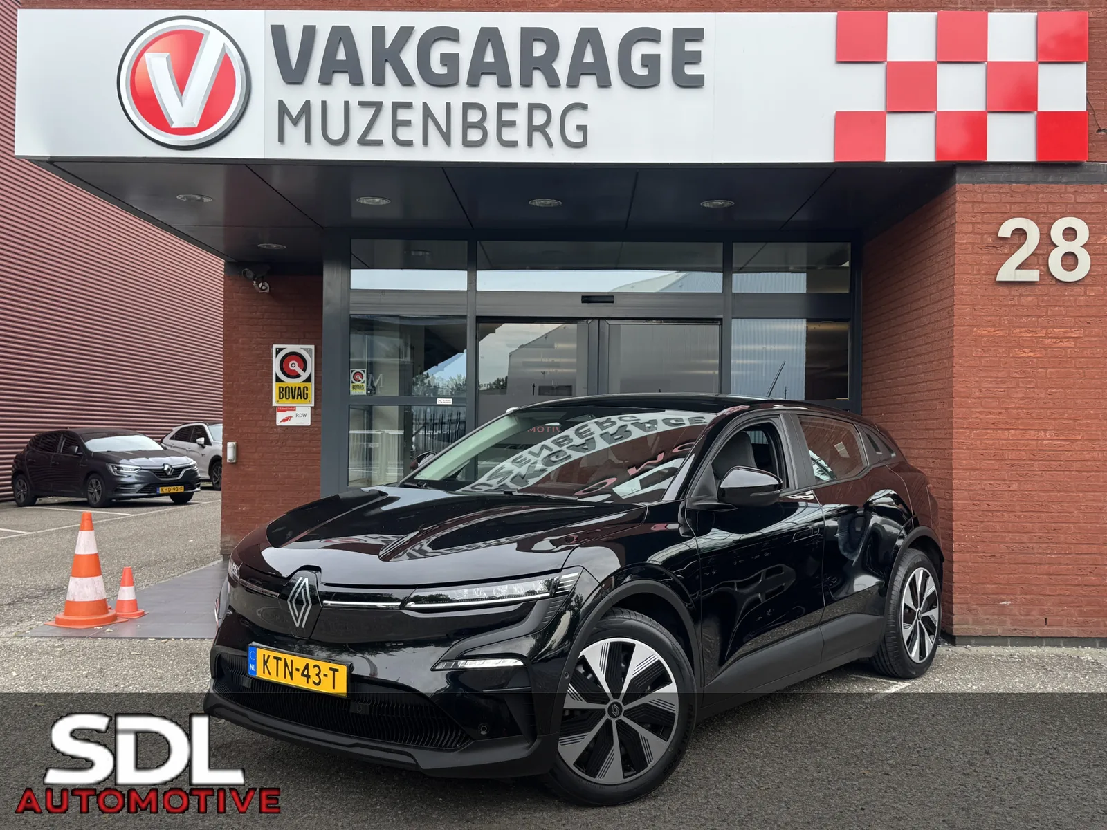 Renault Mégane E-Tech (2023) — foto 1