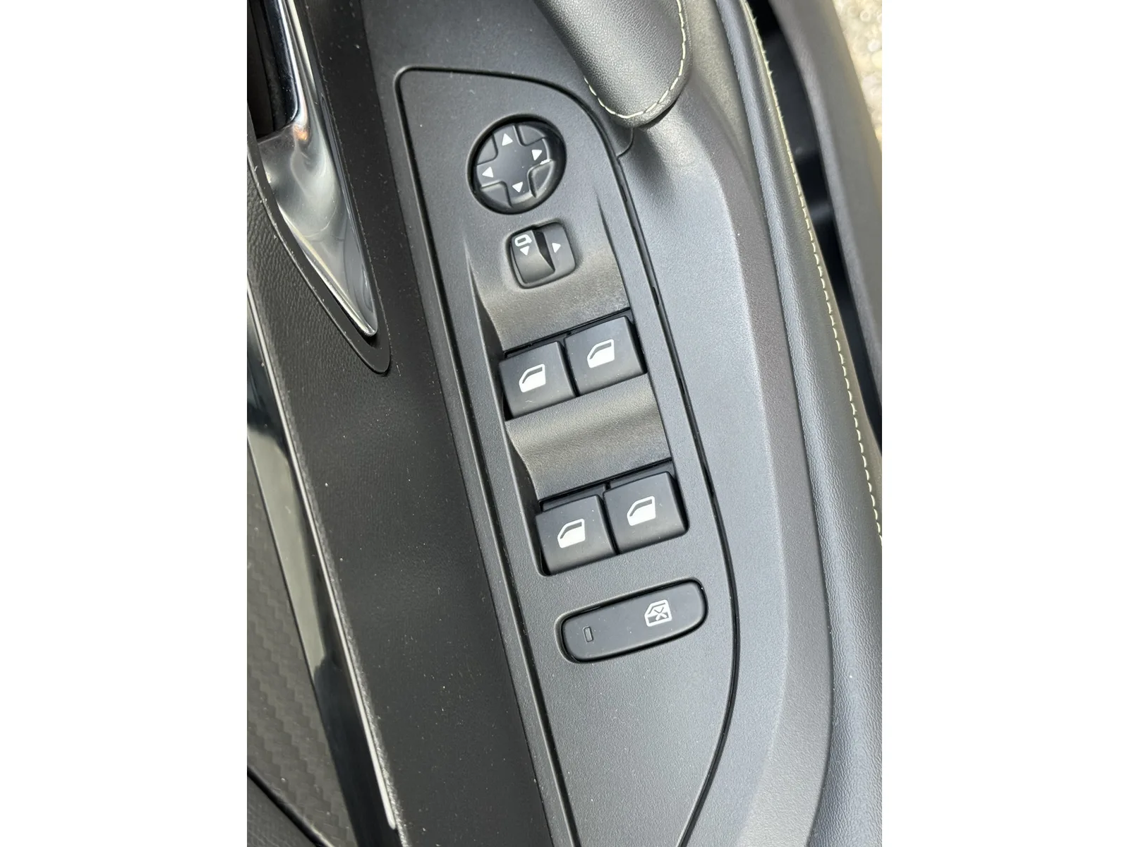 Peugeot 2008 (2020) — foto 1