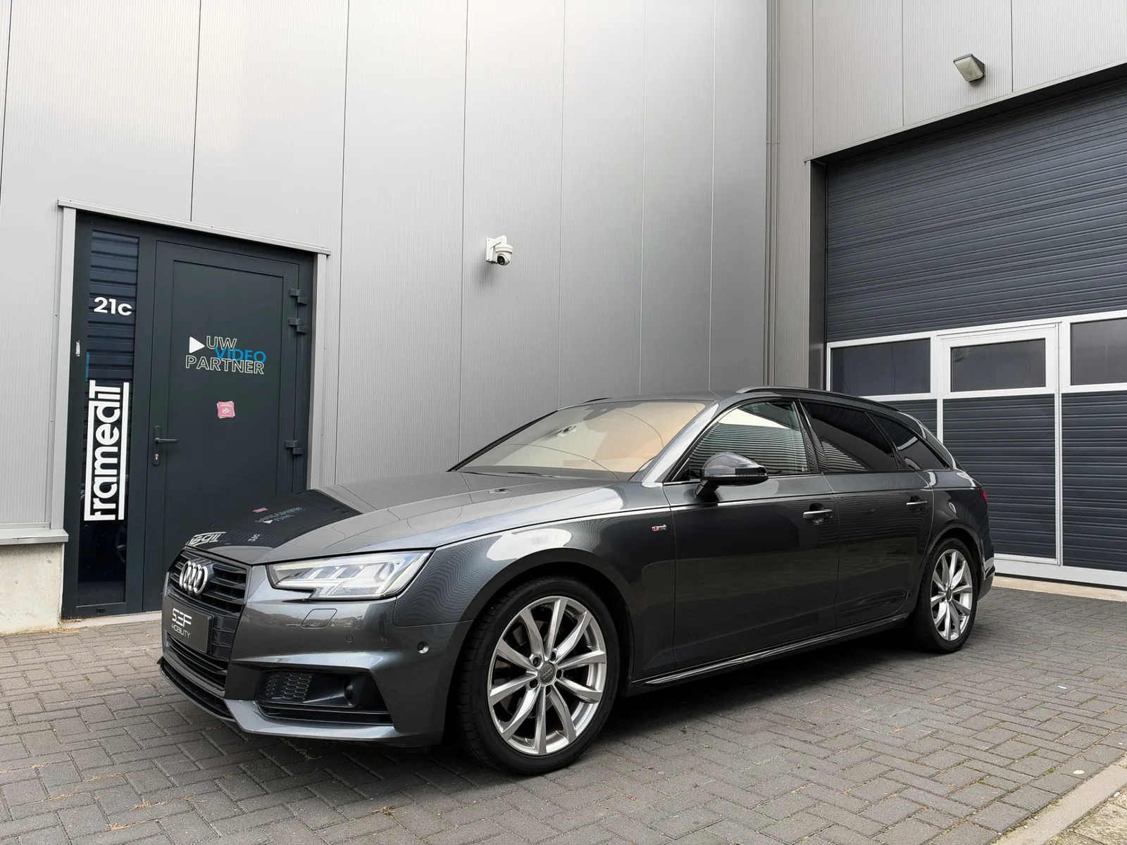 Audi A4 (2018) — foto 1