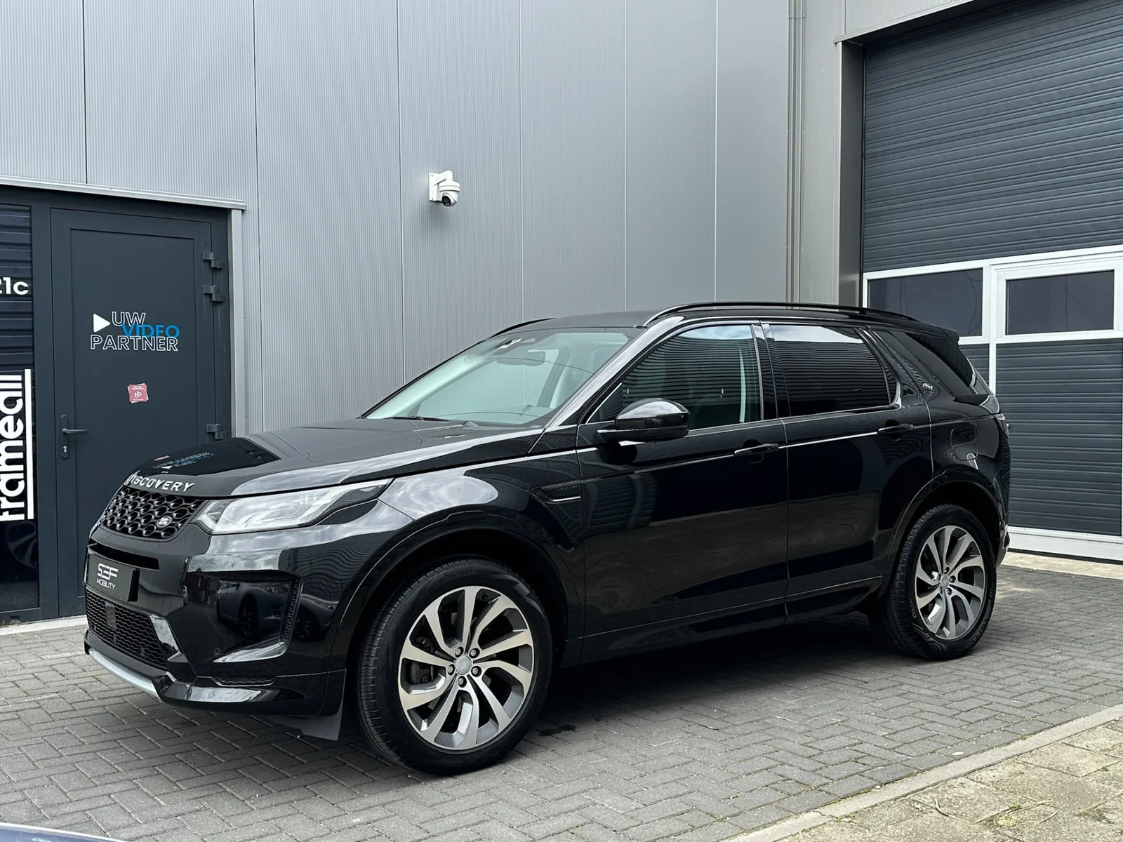 Land Rover Discovery Sport (2023) — foto 1