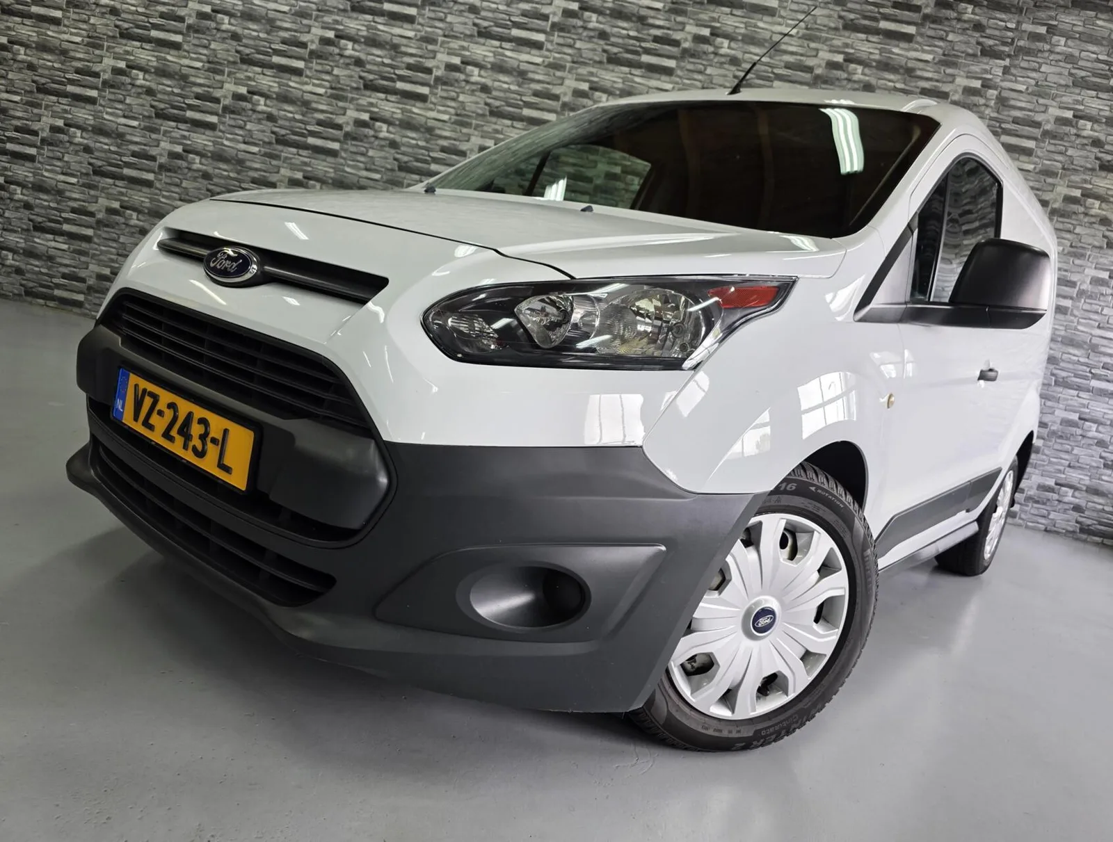 Ford Transit Connect (2016) — foto 1